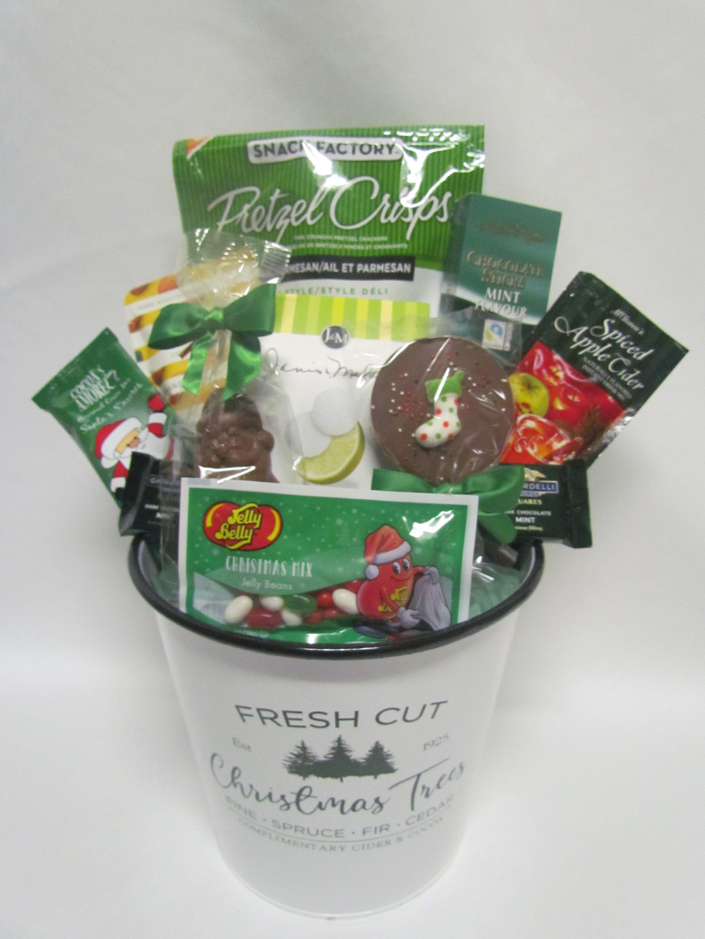 O-Christmas-Tree Gift Basket